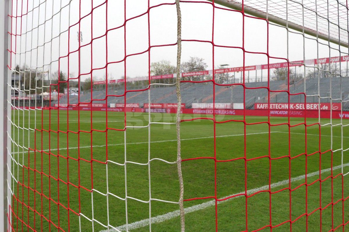 Edi Iordănescu dărâmă vestiarele, schimbă complet gazonul și aduce aparatură „de luptă” din țară! GSP a mers la baza de pregătire a României din Würzburg