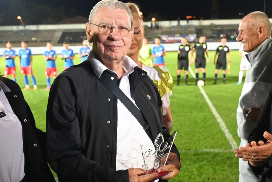 Emerich Ienei, la ultima apariție publică, meciul de Cupă dintre FC Bihor și FCSB, în toamna lui 2023 Marele Emeric Ienei a murit » Legendă a Stelei, gentleman al fotbalului