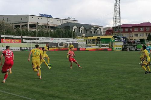 CS Mioveni a remizat cu Gloria Buzău, scor 1-1, în meciul care a deschis etapa a doua din play-off-ul de Liga 2. Oaspeții au condus încă din prima repriză, însă au ratat victoria pe final, foto: Facebook CS Mioveni