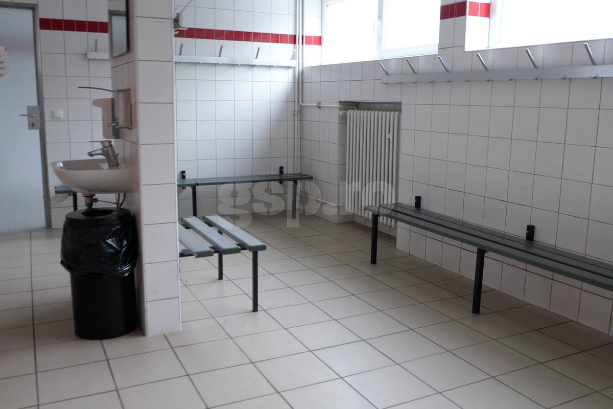 Edi Iordănescu dărâmă vestiarele, schimbă complet gazonul și aduce aparatură „de luptă” din țară! GSP a mers la baza de pregătire a României din Würzburg