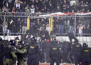 Incidente grave în Cupa Croației » Peste 50 de fani au fost arestați și cel puțin 3 polițiști răniți la Split!