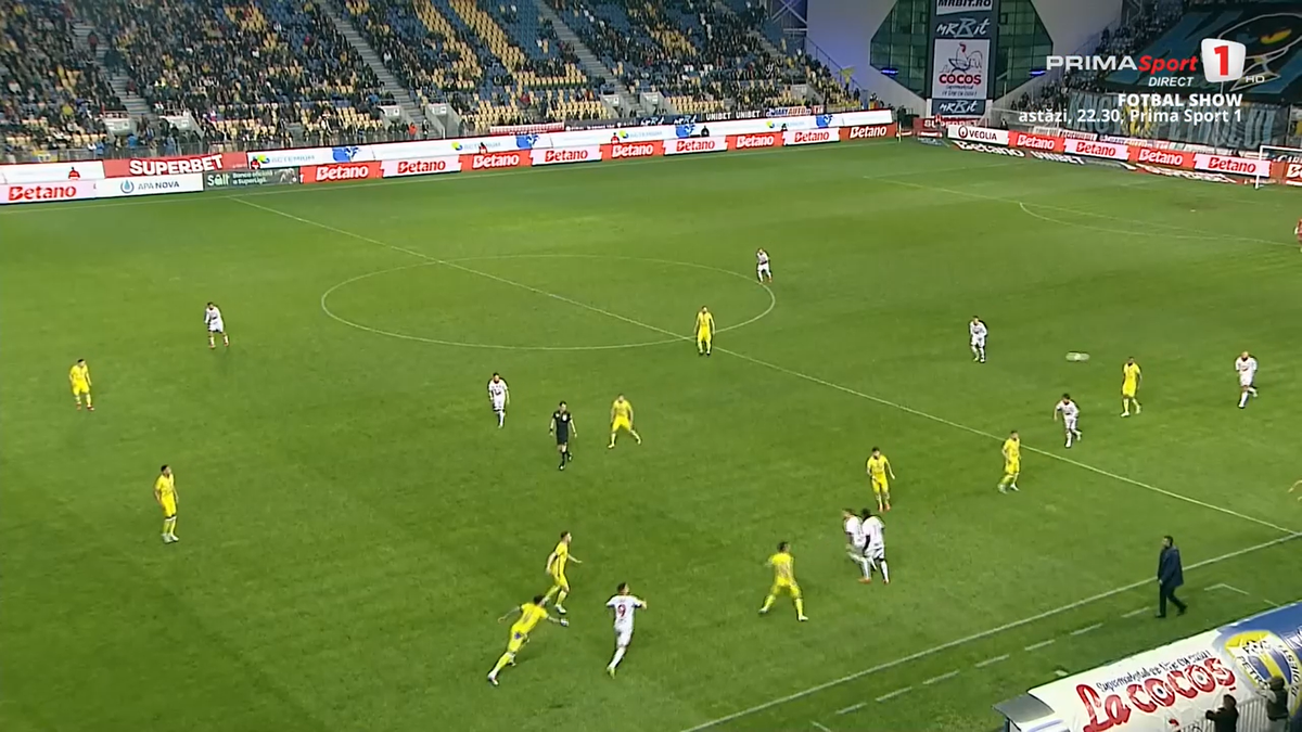 Două faze controversate în Petrolul - Sepsi, ambele judecate în aceeași direcție » Henț evident în careu, arbitrul nu a revăzut intervenția