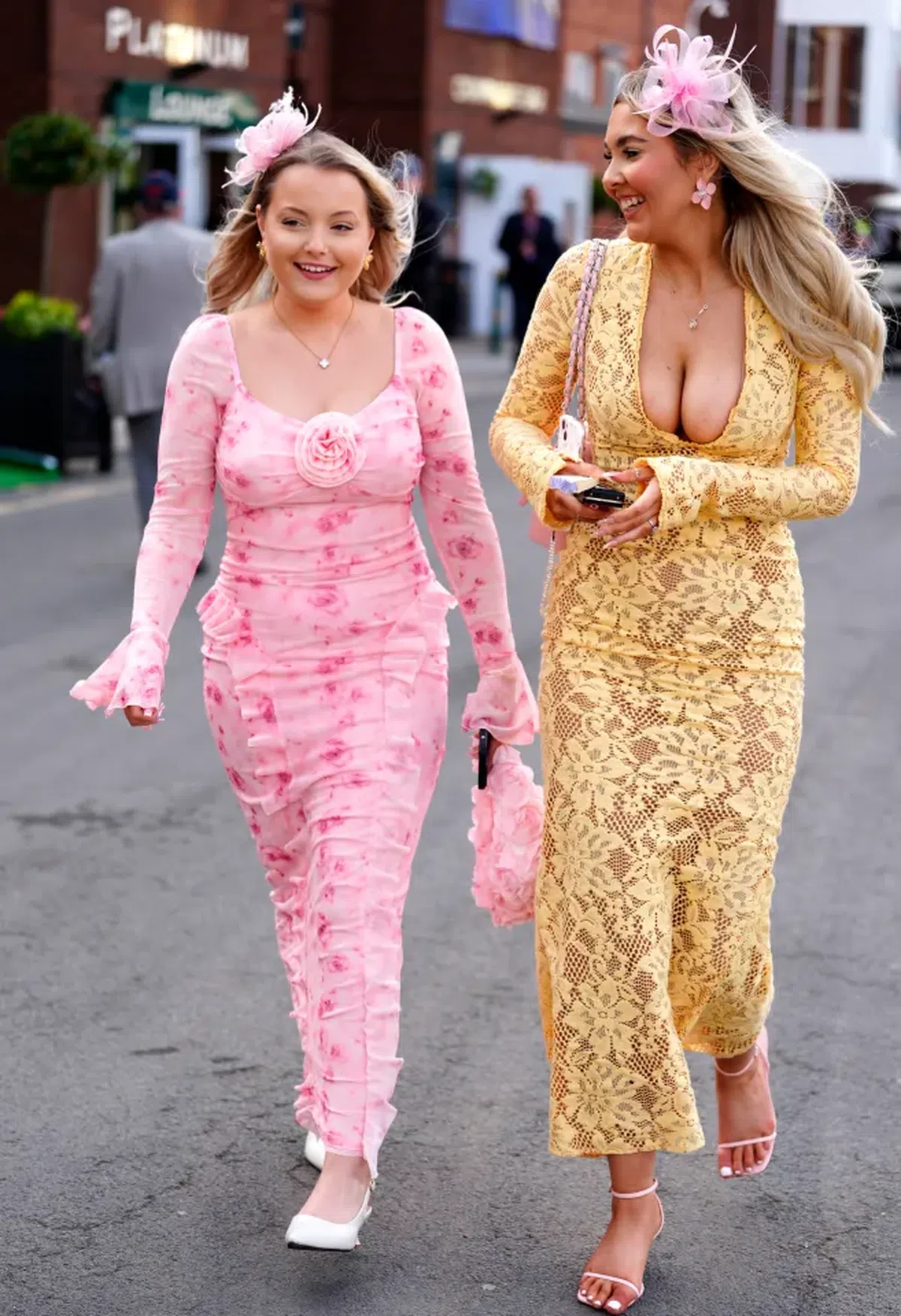 Britanicii știu să petreacă! În ce au transformat cea mai așteptată competiție sportivă a săptămânii