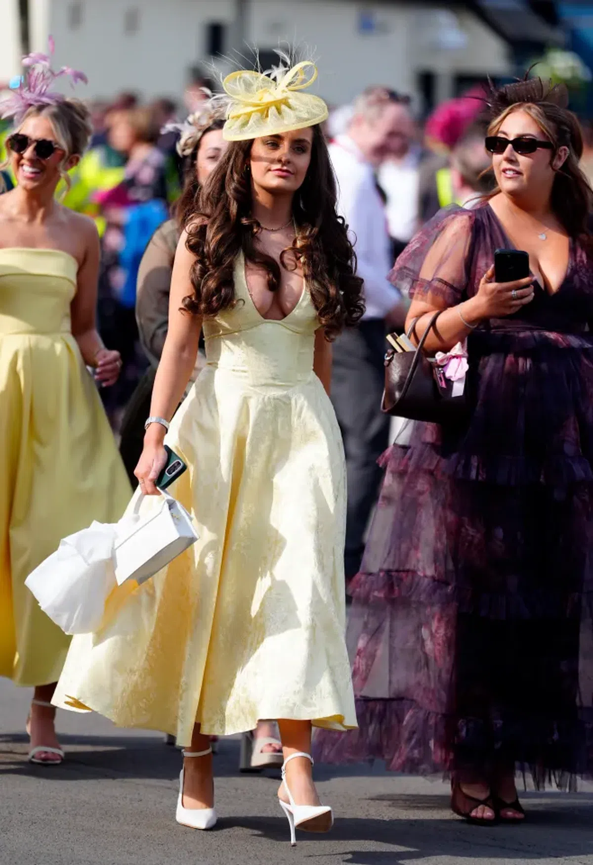 Britanicii știu să petreacă! În ce au transformat cea mai așteptată competiție sportivă a săptămânii