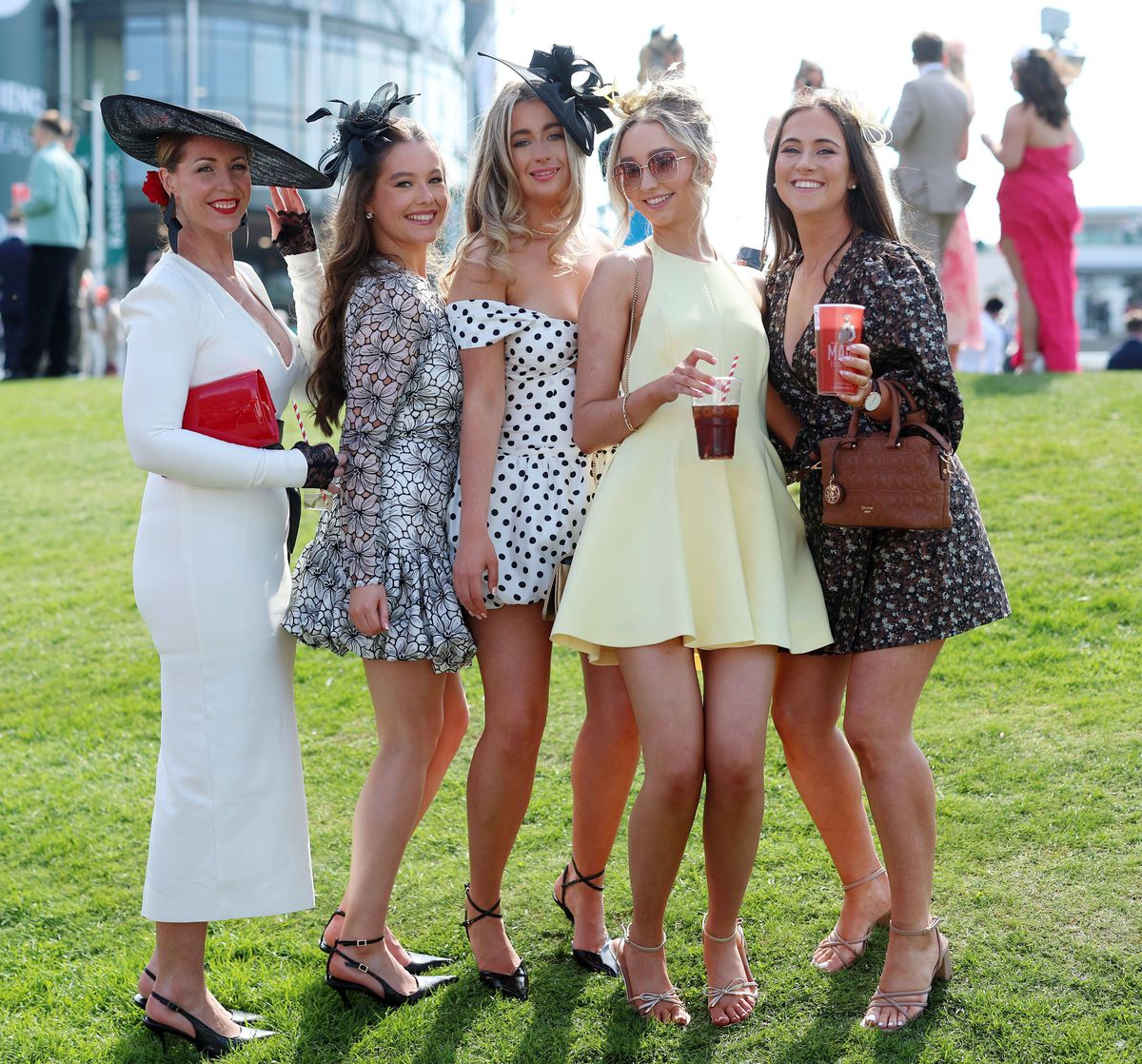 Britanicii știu să petreacă! În ce au transformat cea mai așteptată competiție sportivă a săptămânii