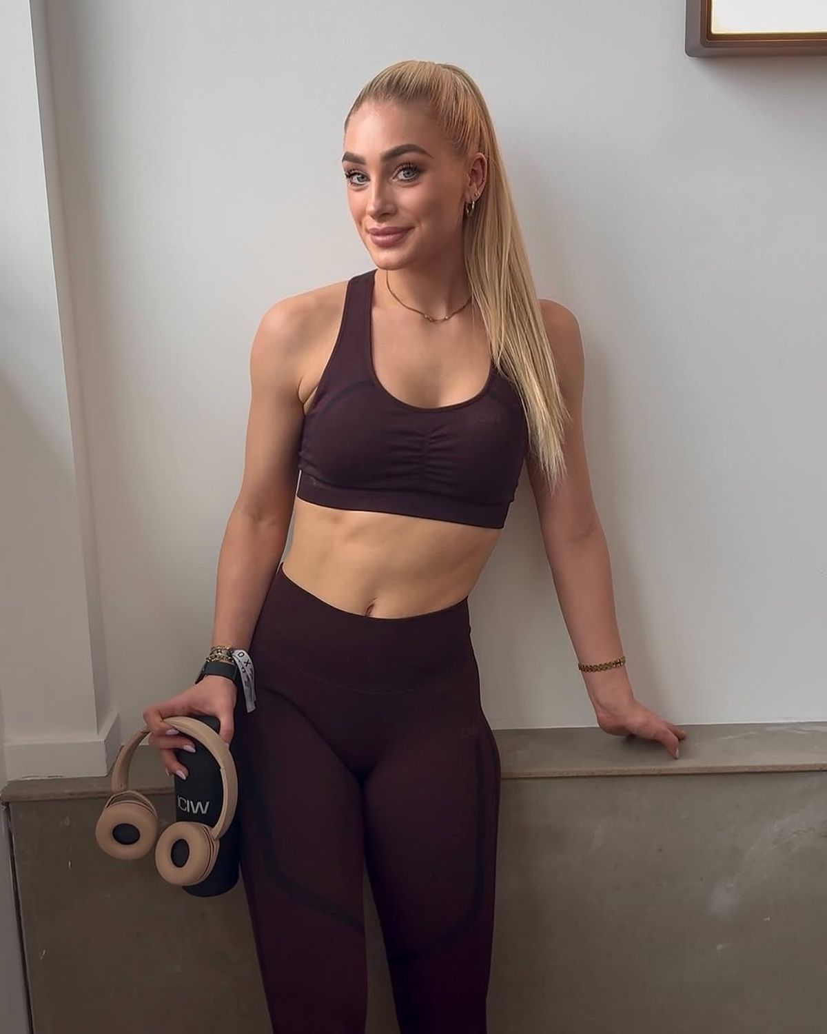 Esmee întoarce privirile în sala de fitness! Cine e blonda care a cucerit Olanda și a câștigat titlul de „Miss Intercontinental”