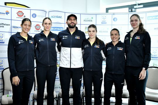 Georgia Crăciun, Anca Todoni, Horia Tecău, Ilinca Amariei, Miriam Bulgaru, Mara Gae - echipa României de BJK Cup Foto: Cristi Preda