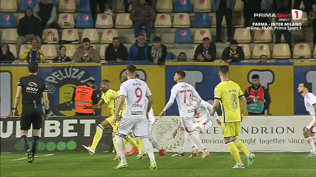 Două faze controversate în Petrolul - Sepsi, ambele judecate în aceeași direcție » Henț evident în careu, arbitrul nu a revăzut intervenția
