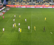 Două faze controversate în Petrolul - Sepsi, ambele judecate în aceeași direcție » Henț evident în careu, arbitrul nu a revăzut intervenția