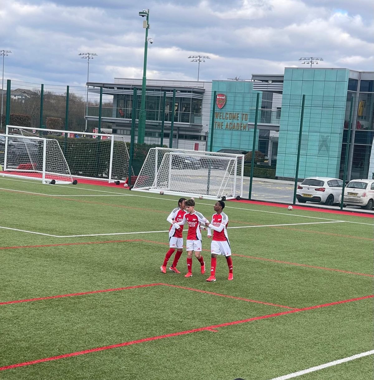 Povestea românului crescut de Chelsea, care a semnat acum cu Arsenal » A făcut primii pași în fotbal sub bagheta unui fost jucător de la Oțelul Galați, care colaborează cu Academia Hagi