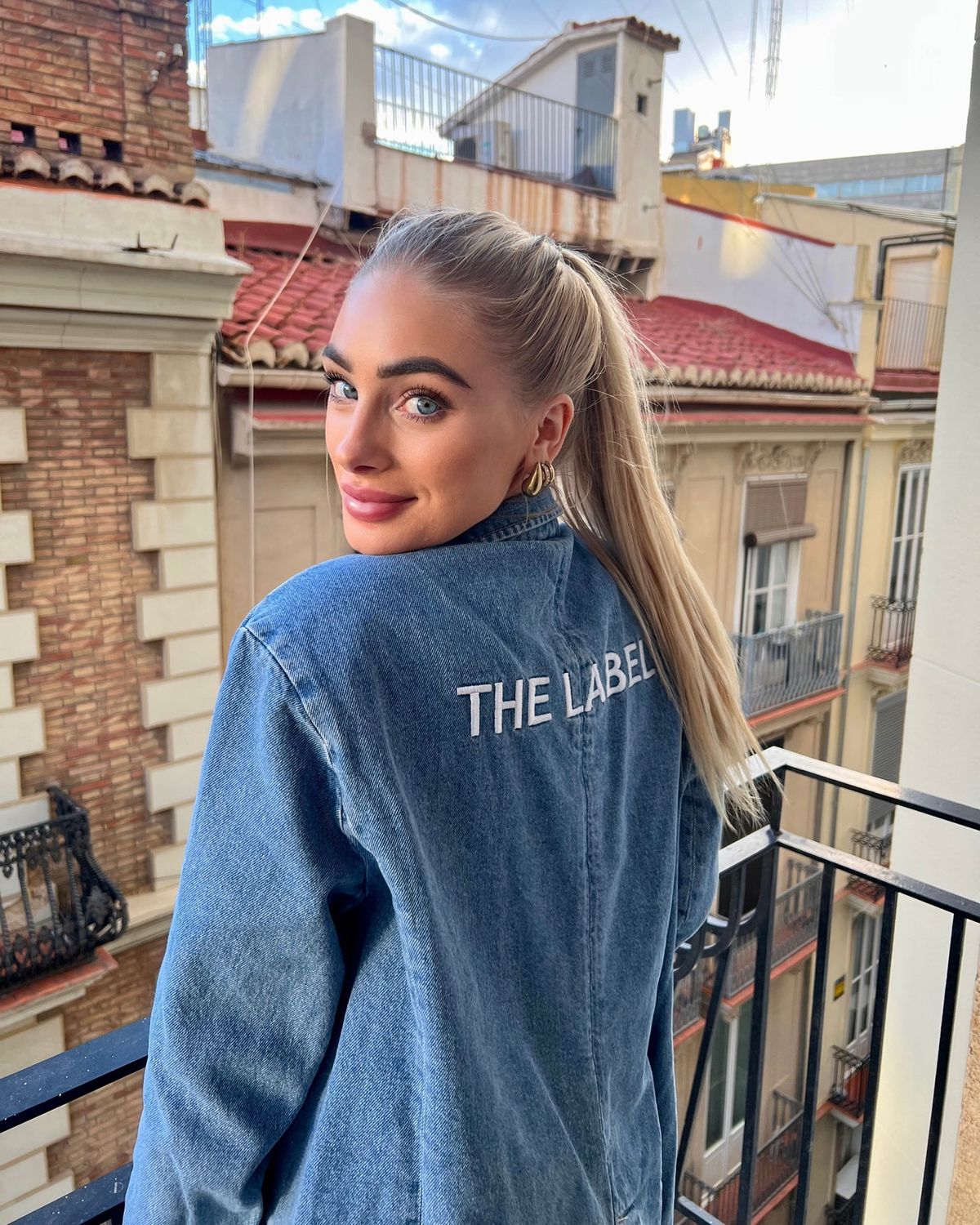 Esmee întoarce privirile în sala de fitness! Cine e blonda care a cucerit Olanda și a câștigat titlul de „Miss Intercontinental”