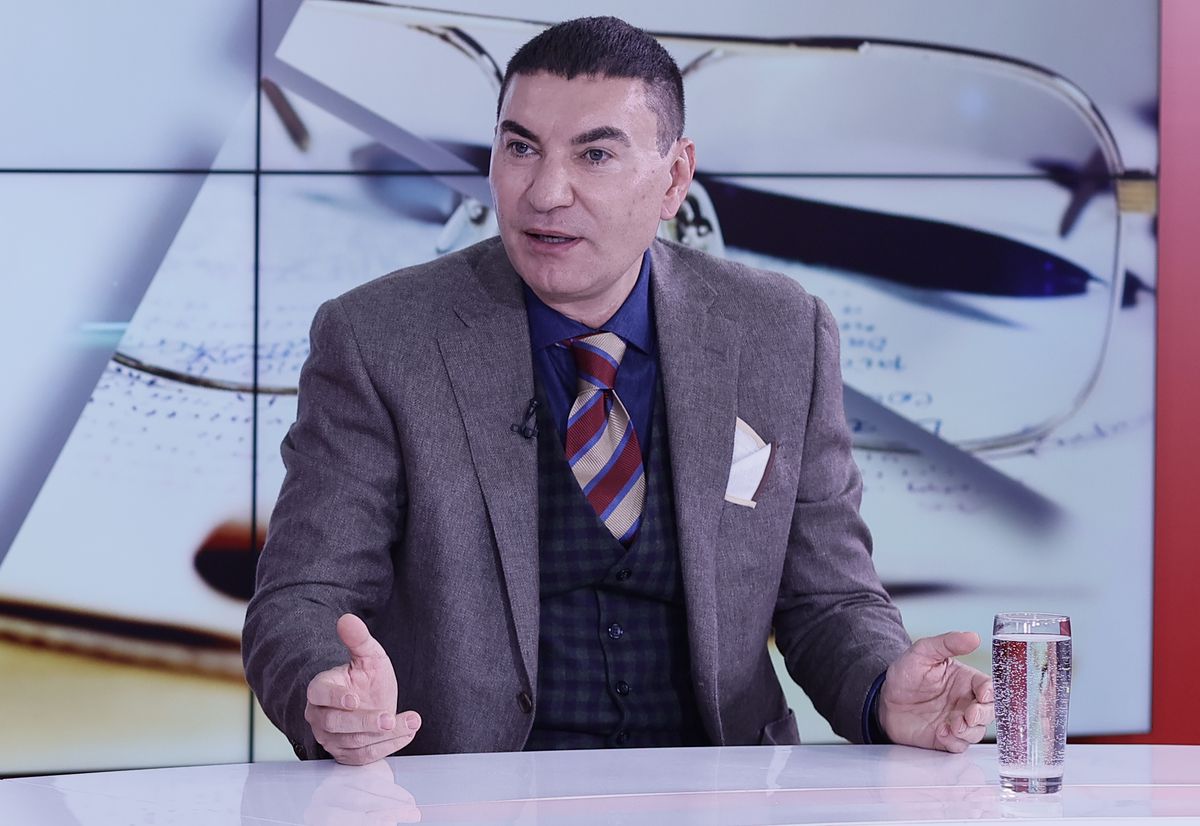 Cristi Borcea face un tratament în care ace ultrasubțiri îi înțeapă fața: „E Morpheus, fac tot!” » Obiceiul cu Pițurcă: „În fiecare weekend, facem asta”