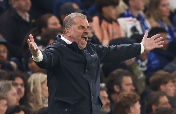 Antrenorul lui Radu Drăgușin s-a făcut de râs în fața fanilor care-l tachinau. Arbitrii i-au stricat revanșa