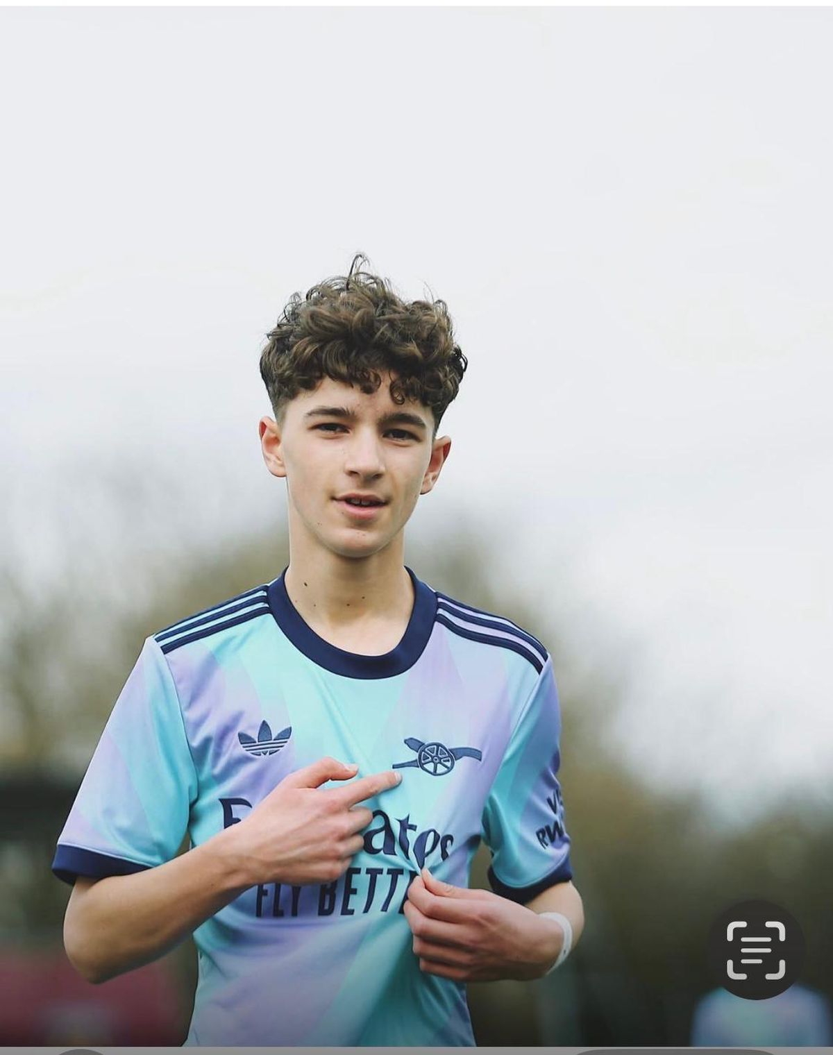 Povestea românului crescut de Chelsea, care a semnat acum cu Arsenal » A făcut primii pași în fotbal sub bagheta unui fost jucător de la Oțelul Galați, care colaborează cu Academia Hagi