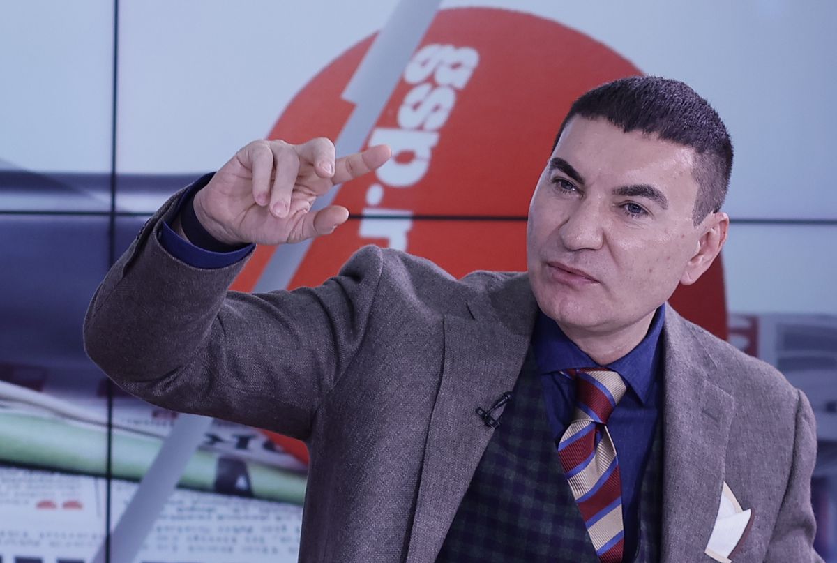 Cristi Borcea face un tratament în care ace ultrasubțiri îi înțeapă fața: „E Morpheus, fac tot!” » Obiceiul cu Pițurcă: „În fiecare weekend, facem asta”