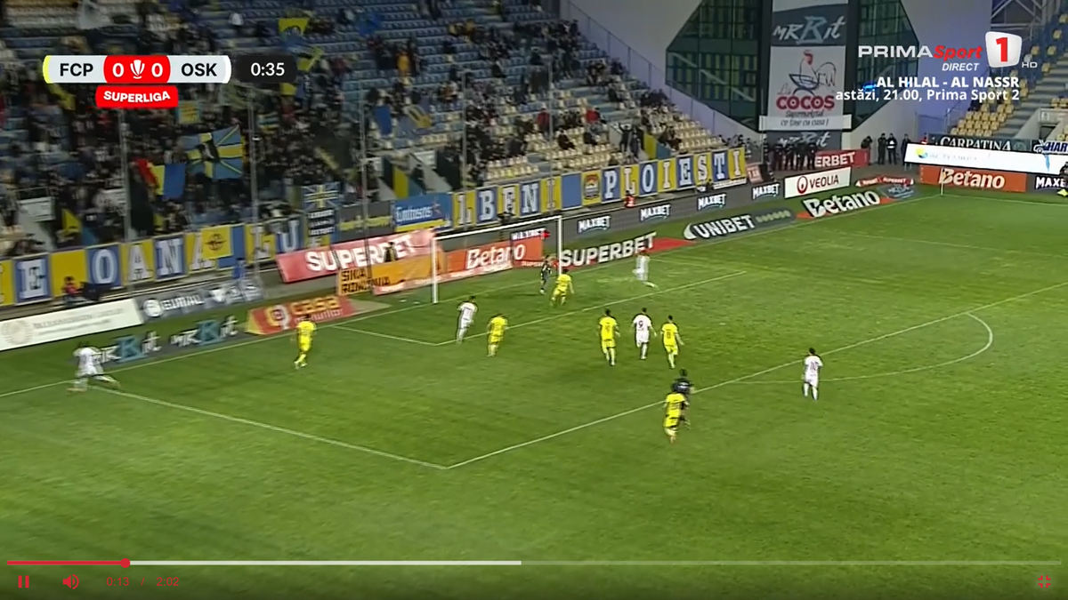 Două faze controversate în Petrolul - Sepsi, ambele judecate în aceeași direcție » Henț evident în careu, arbitrul nu a revăzut intervenția