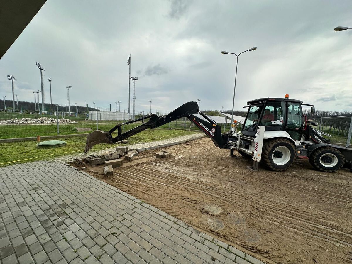 A intrat buldozerul la baza echipelor naționale » Imaginile publicate de FRF de pe șantier