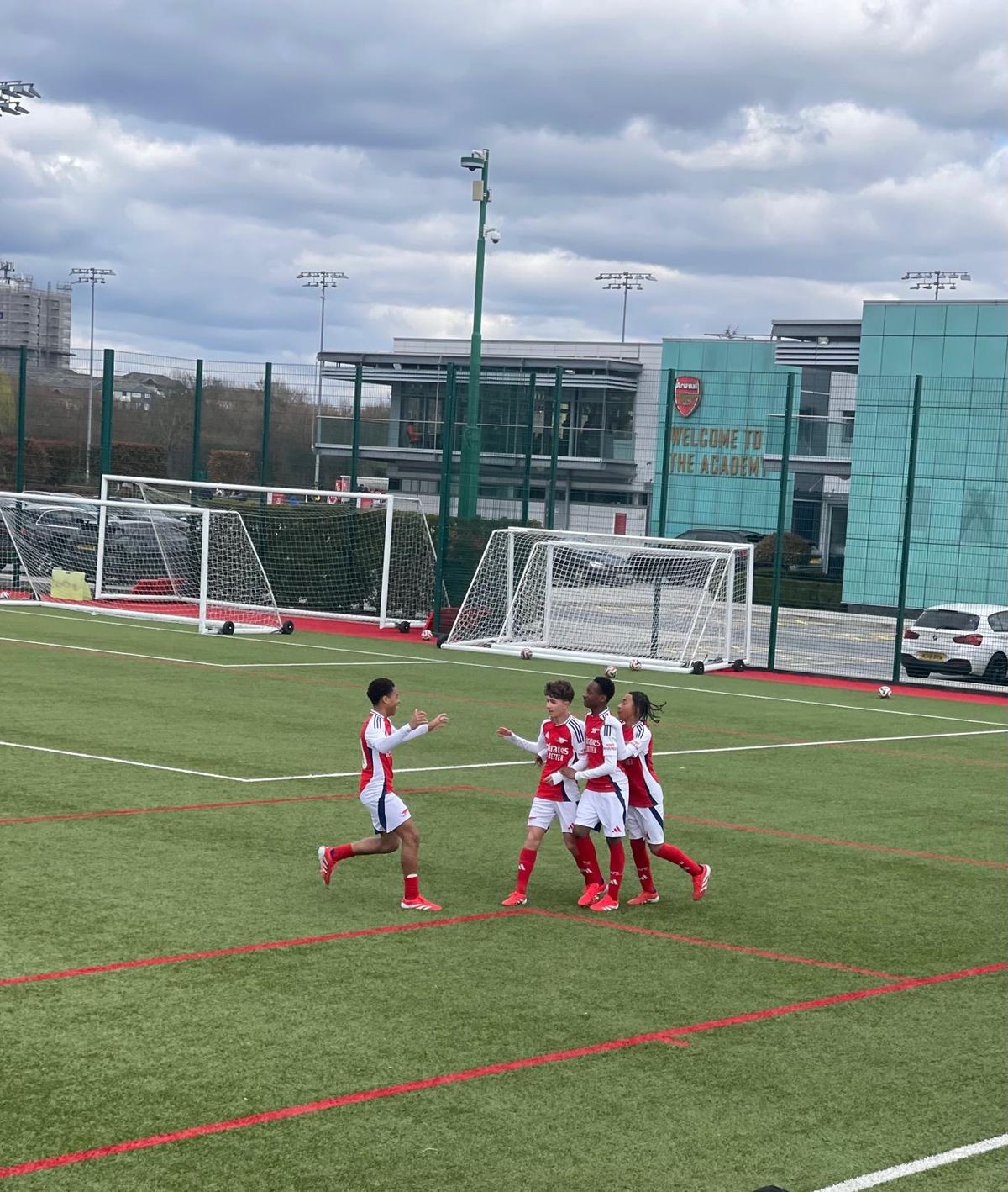 Românul Robert Asavetei a semnat cu Arsenal U13