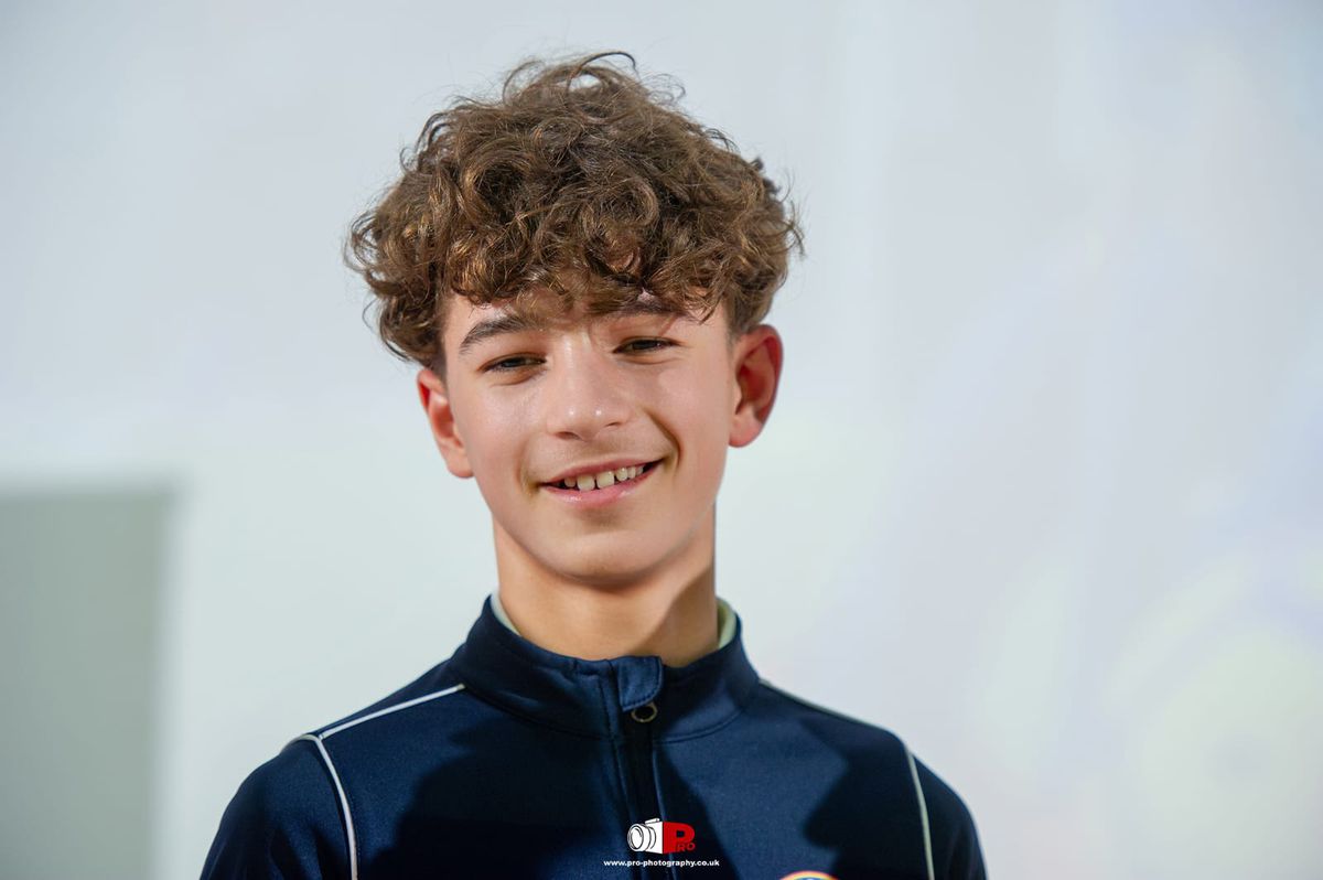 Românul Robert Asavetei a semnat cu Arsenal U13