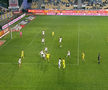 Două faze controversate în Petrolul - Sepsi, ambele judecate în aceeași direcție » Henț evident în careu, arbitrul nu a revăzut intervenția