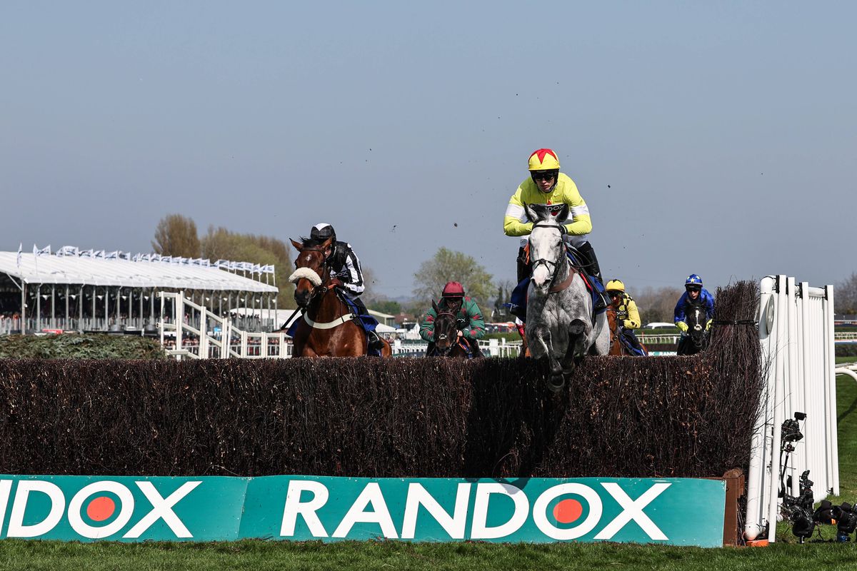 Britanicii știu să petreacă! În ce au transformat cea mai așteptată competiție sportivă a săptămânii