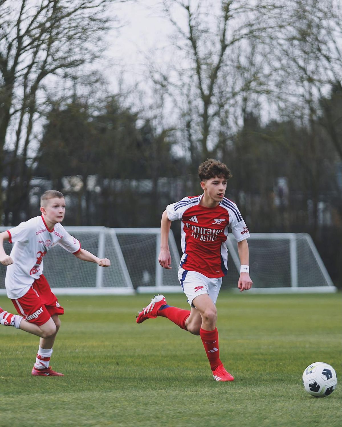 Românul Robert Asavetei a semnat cu Arsenal U13