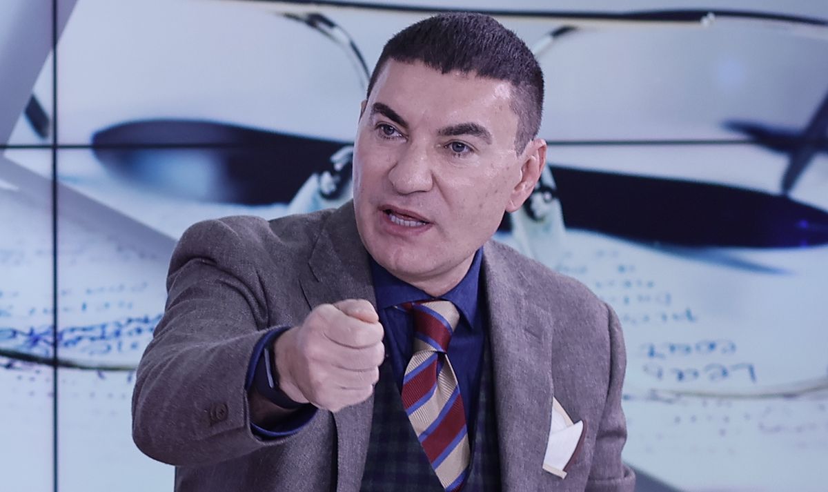 Cristi Borcea face un tratament în care ace ultrasubțiri îi înțeapă fața: „E Morpheus, fac tot!” » Obiceiul cu Pițurcă: „În fiecare weekend, facem asta”