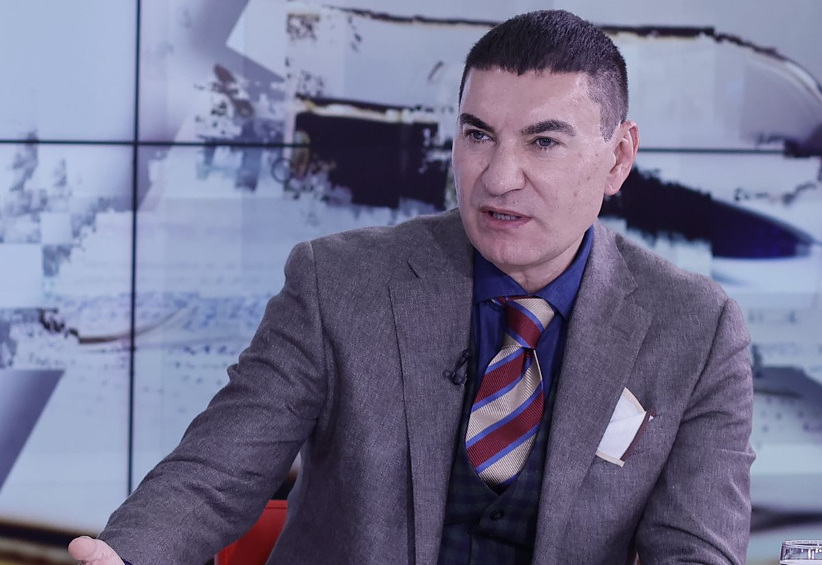 Cristi Borcea face un tratament în care ace ultrasubțiri îi înțeapă fața: „E Morpheus, fac tot!” » Obiceiul cu Pițurcă: „În fiecare weekend, facem asta”