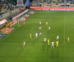 Două faze controversate în Petrolul - Sepsi, ambele judecate în aceeași direcție » Henț evident în careu, arbitrul nu a revăzut intervenția