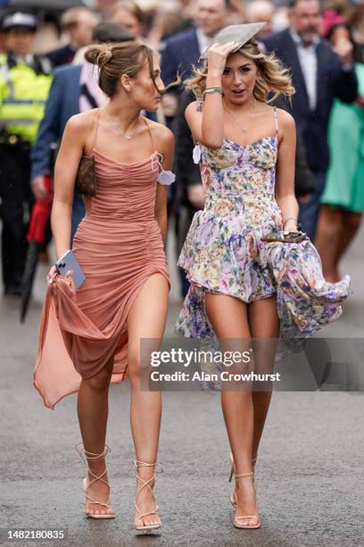 Britanicii știu să petreacă! În ce au transformat cea mai așteptată competiție sportivă a săptămânii