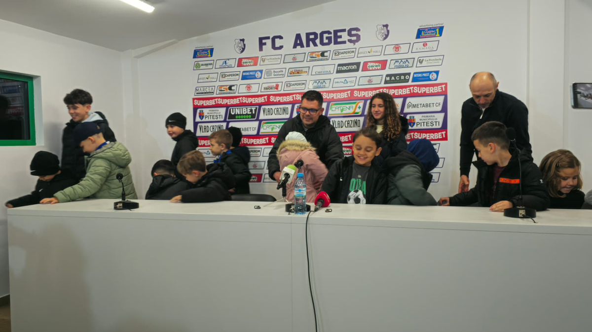 Conferință inedită a lui Bogdan Andone! Cu sala plină de copii, a vorbit despre obiectivele echipei: „Suntem singurii”