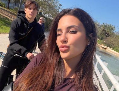 Prezentatoarea s-a afișat cu fotbalistul mai tânăr cu 11 ani și a „rupt” Internetul: „Genul de dragoste...”