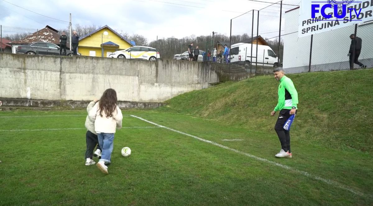 Pe urmele lui Hagi și Popescu » Florin Costea a tăiat panglica, alături de fratele lui: „Pregătiți pentru FCU, Steaua și FCSB”