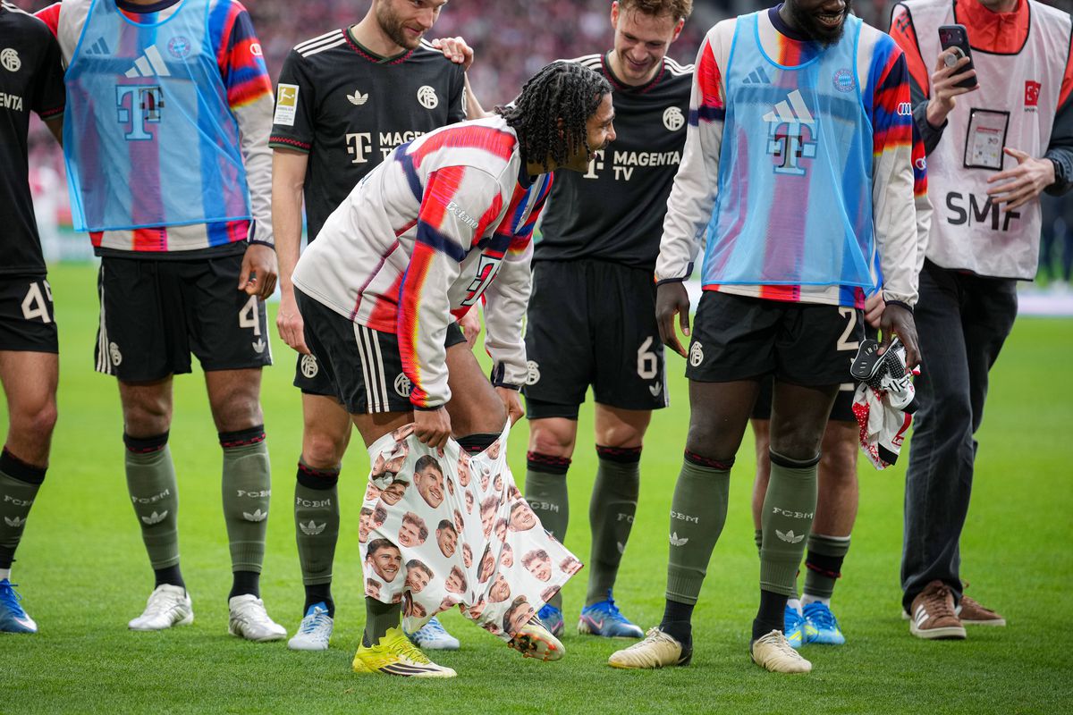 Incredibil ce a purtat Serge Gnabry, pe teren, după victoria lui Bayern