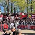 Ultrașii lui AC Milan i-au încurajat pe jucători la bază, înainte de meciul cu Napoli // foto: X