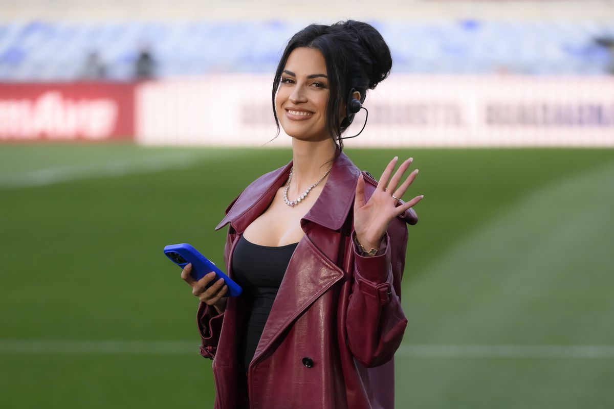 Prezentatoarea s-a afișat cu fotbalistul mai tânăr cu 11 ani și a „rupt” Internetul: „Genul de dragoste...”