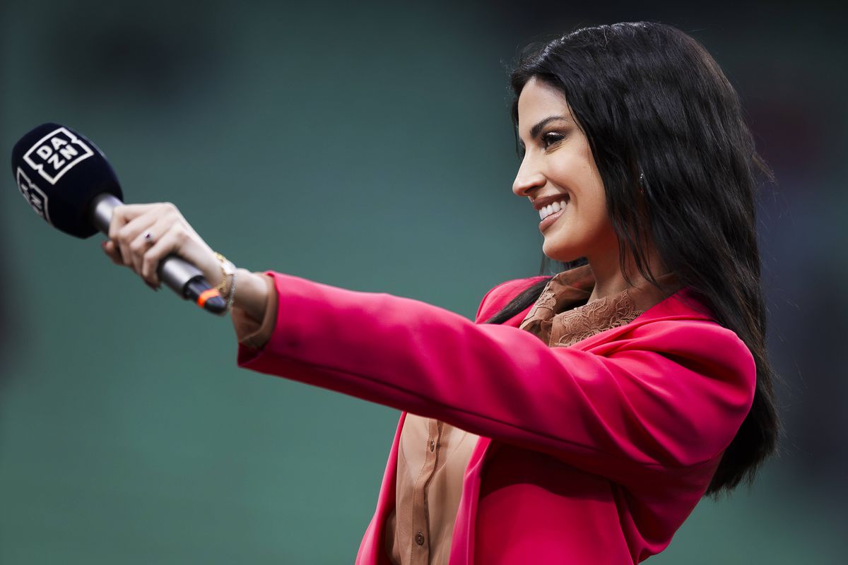 Prezentatoarea s-a afișat cu fotbalistul mai tânăr cu 11 ani și a „rupt” Internetul: „Genul de dragoste...”