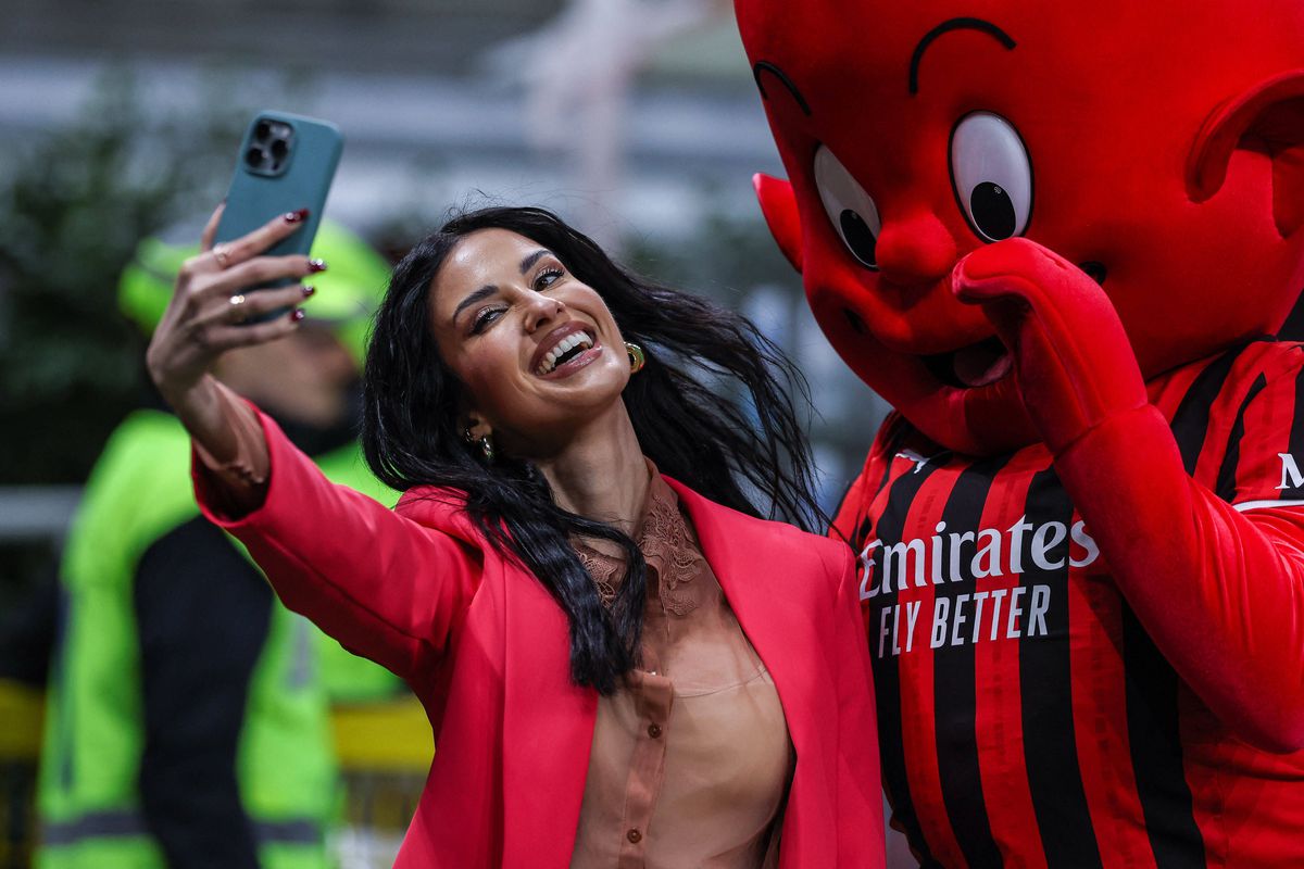 Prezentatoarea s-a afișat cu fotbalistul mai tânăr cu 11 ani și a „rupt” Internetul: „Genul de dragoste...”