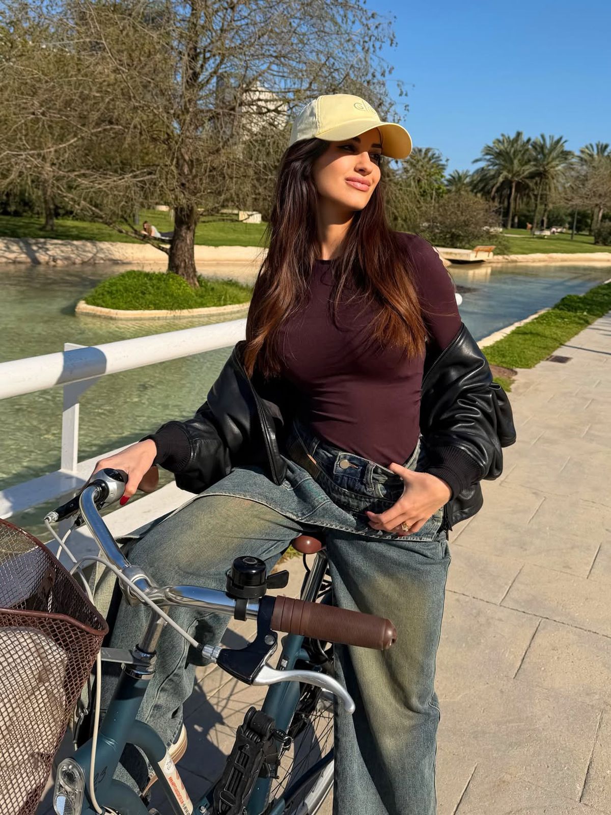 Prezentatoarea s-a afișat cu fotbalistul mai tânăr cu 11 ani și a „rupt” Internetul: „Genul de dragoste...”