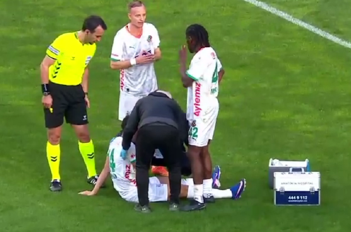 Remiză în Gaziantep - Alanyaspor, duelul românilor din Turcia »  Ianis Hagi a ieșit accidentat