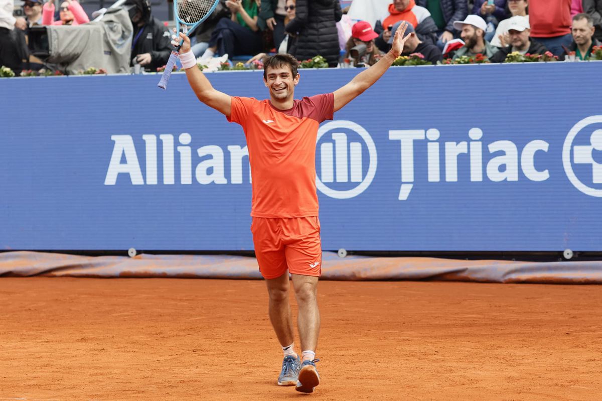 Grande Mariano Navone! » Calificare eroică în ultimul act de la Țiriac Open a finalistului din 2024, cu două mingi de meci salvate!