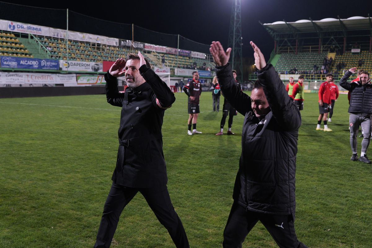 Scandări xenofobe și obiectiv trasat „câinilor” chiar pe teren » Ce nu s-a văzut la TV după FC Argeș - Dinamo