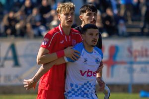 Derby Corvinul - Sepsi în play-off + 8 meciuri de play-out în Liga 2 » Toate rezultatele zilei + clasament în timp real