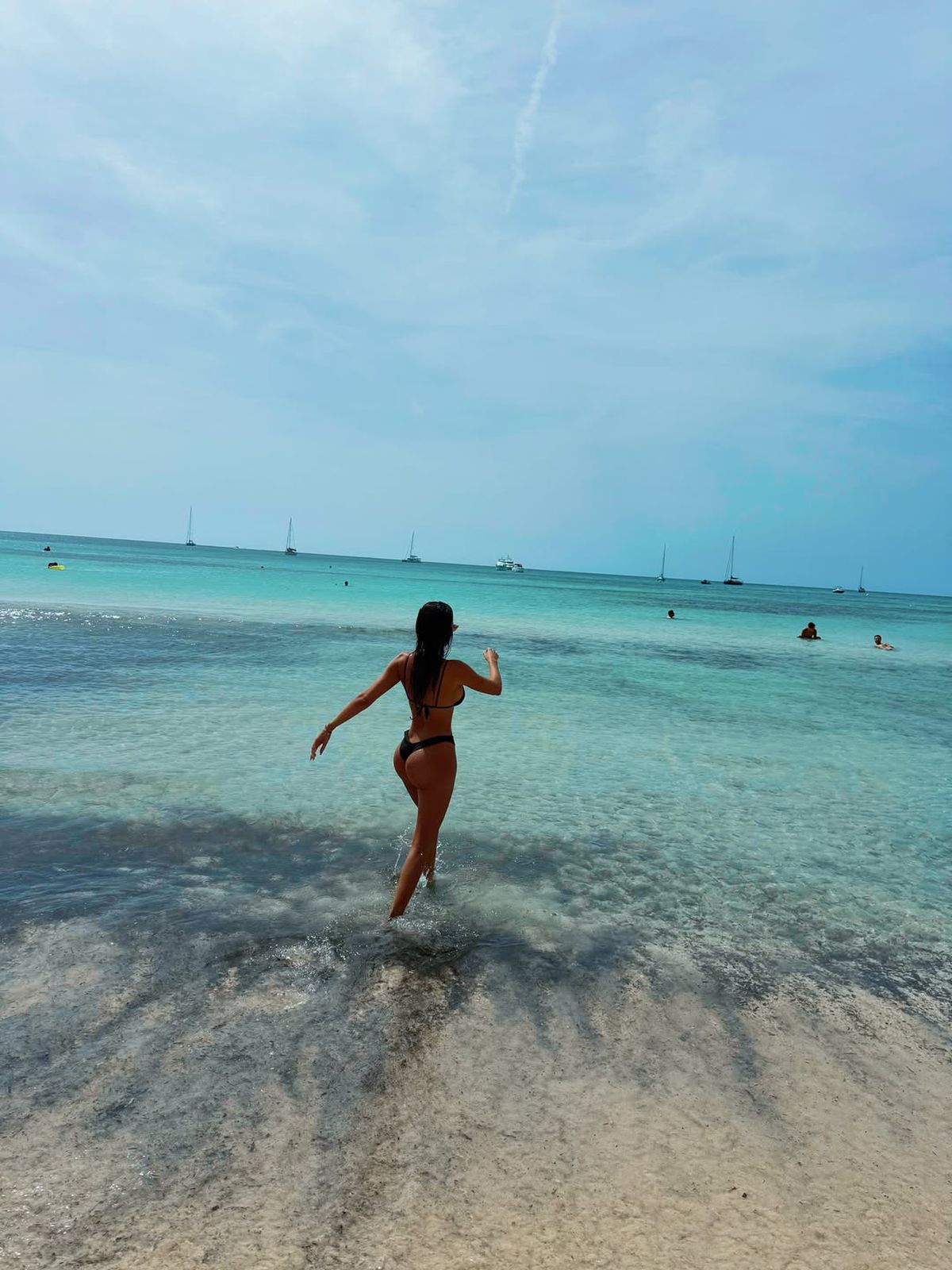 Prezentatoarea s-a afișat cu fotbalistul mai tânăr cu 11 ani și a „rupt” Internetul: „Genul de dragoste...”