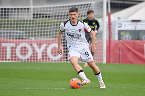 Francesco Domniței, în tricoul lui AC Milan U20 // FOTO: Imago Images