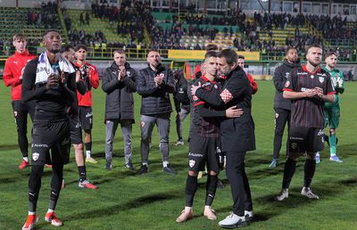 Scandări xenofobe și obiectiv trasat „câinilor” chiar pe teren » Ce nu s-a văzut la TV după FC Argeș - Dinamo