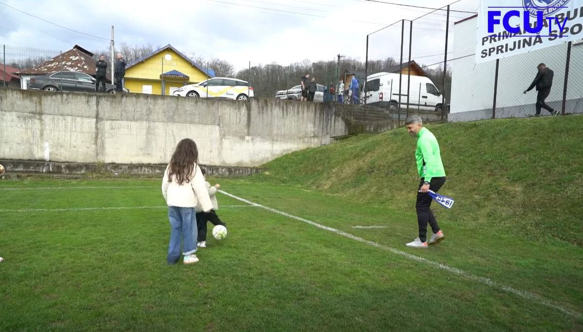 Pe urmele lui Hagi și Popescu » Florin Costea a tăiat panglica, alături de fratele lui: „Pregătiți pentru FCU, Steaua și FCSB”