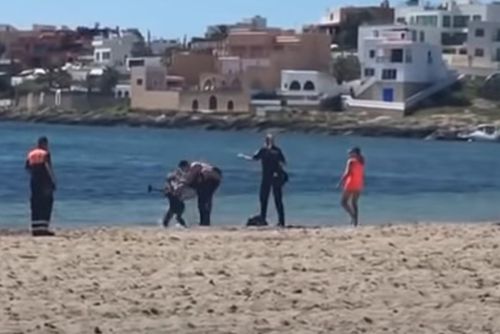 Pe o plajă din Spania s-a creat un scanda imens