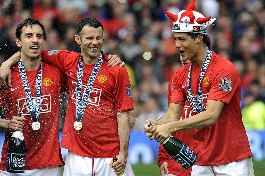 Neville, Giggs și Ronaldo, sărbătorind titlul câștigat cu United