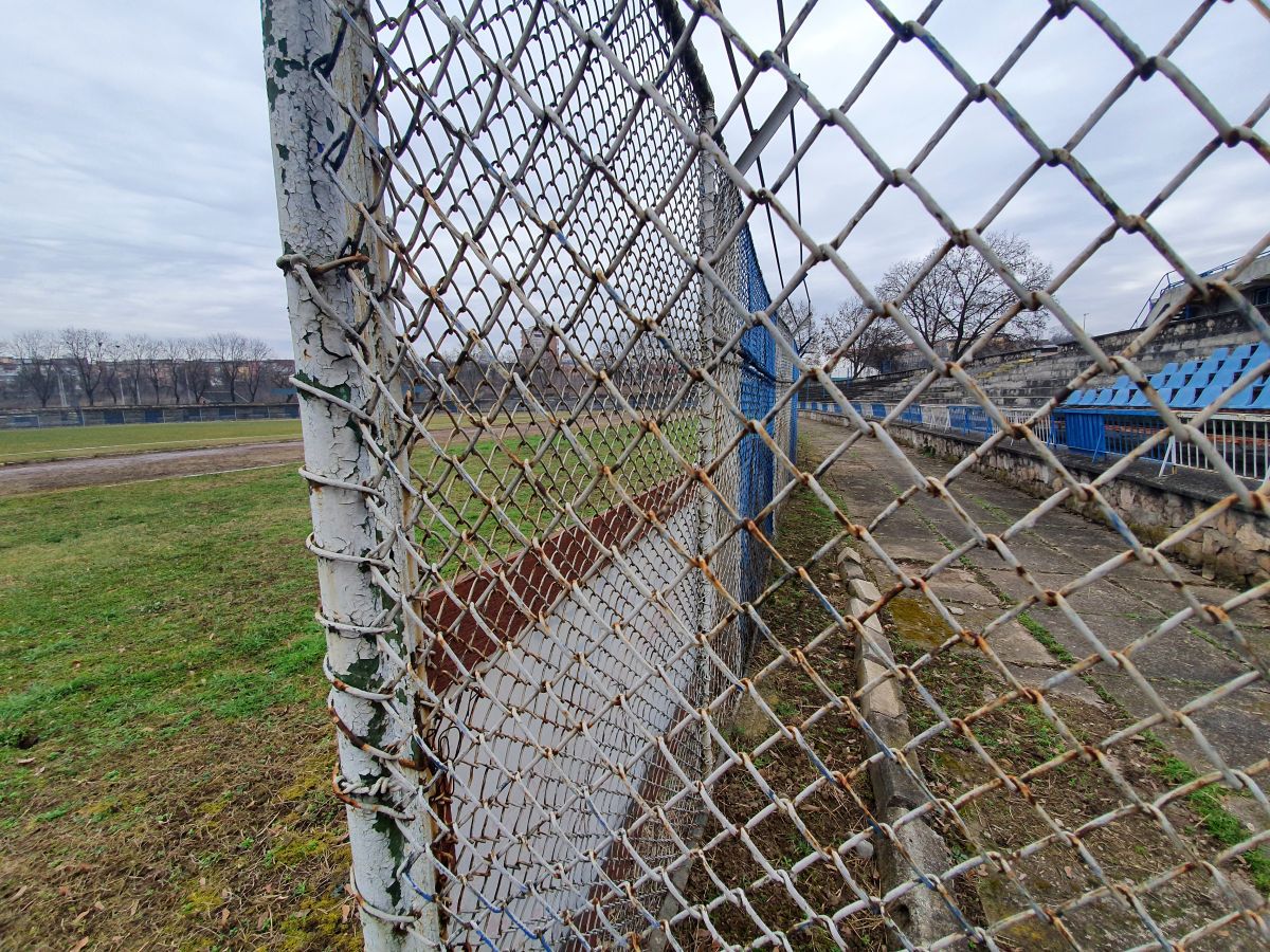 Un stadion emblematic din România a ajuns în paragină! Proiect pentru o arenă nouă + fanii strâng bani pentru brandul legendar